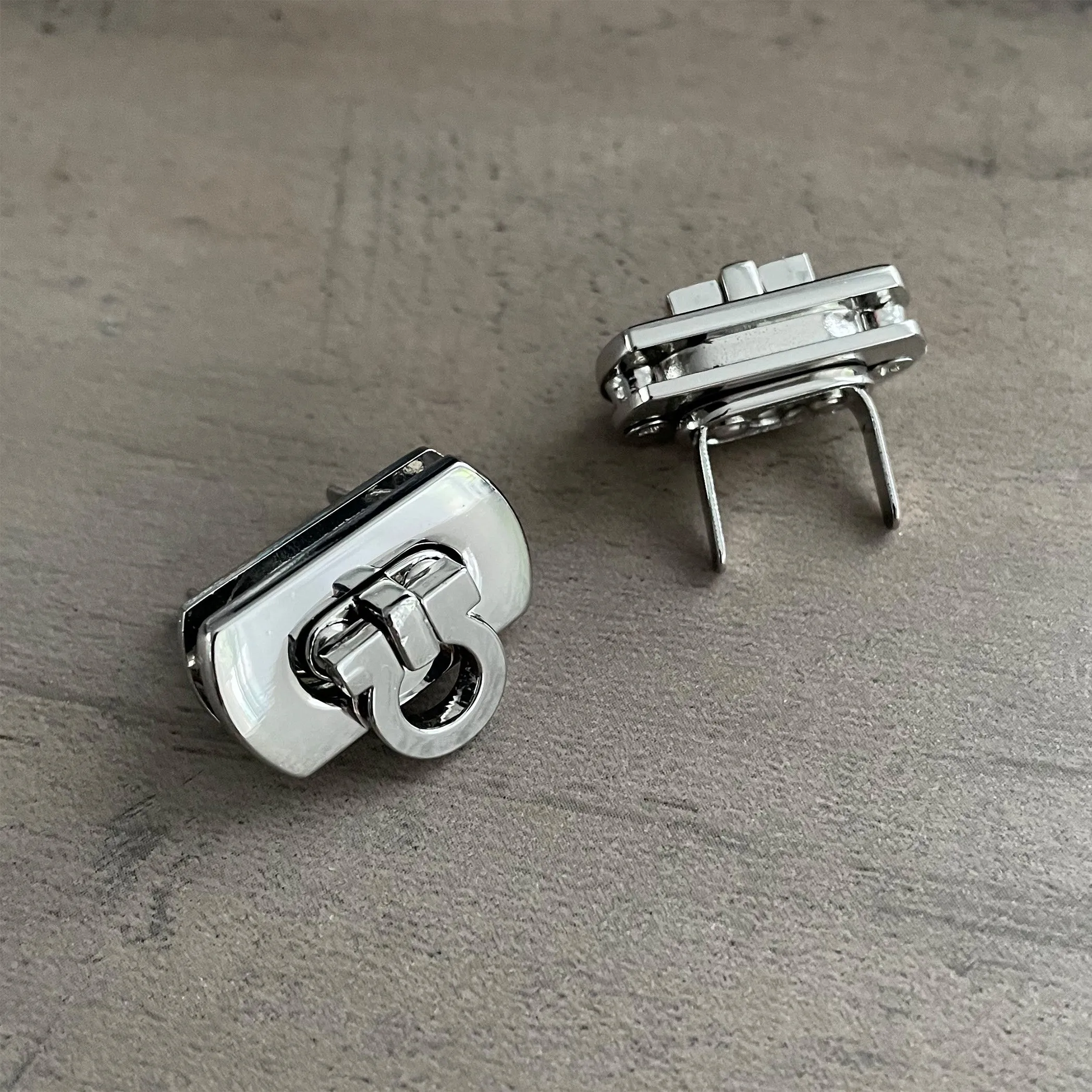 Rounded Rectangle Flip Lock